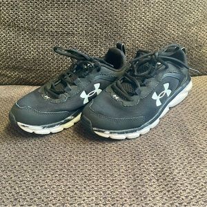 Under Armour Shoes Black/White Size 5Y